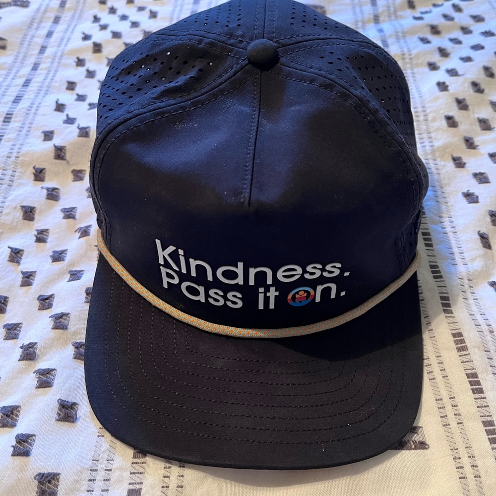 Kindness Melin hat. XL size. Good condition.